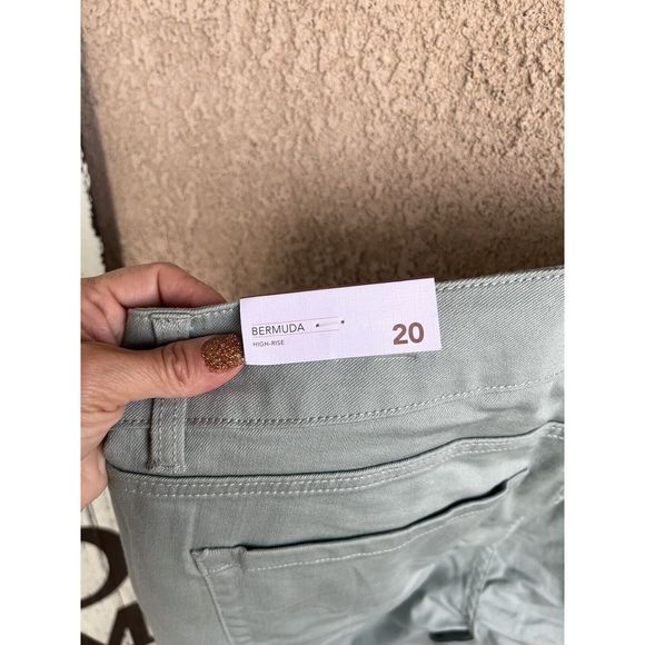 Lane Bryant High Rise Bermuda Shorts - Size 20 - Sea Foam Green - Picture 5 of 7